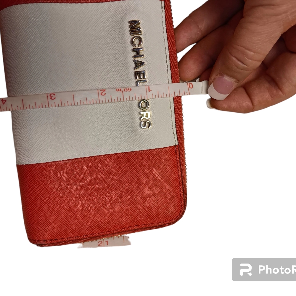 Michael Kors Wallet GUC - Picture 5 of 5